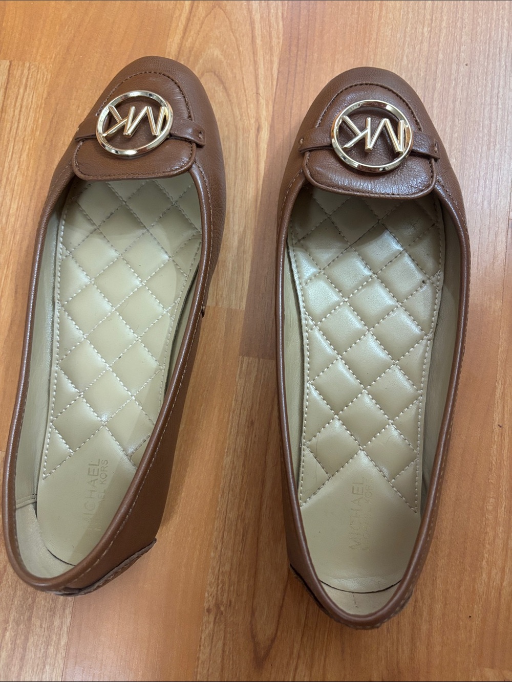 Michael Kors Chestnut Brown Quilted-Insole Logo Loafers. Leather.